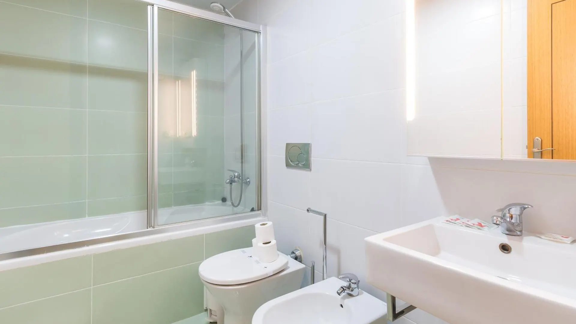Best Of Principe Real Liberdade In The Heart Of Lisbon With Private Parking Apartmán